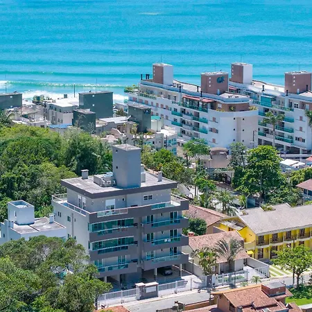 Apartamento a 150 metros da Praia Bombinhas com 110m2 Natureza e Praia juntos Apt Completo pra toda família com Elevador #Uma verdadeira Experiência#-2